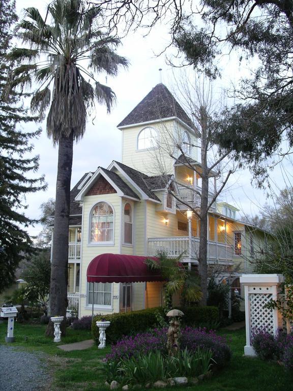 The Palm Hotel Jamestown Exterior photo