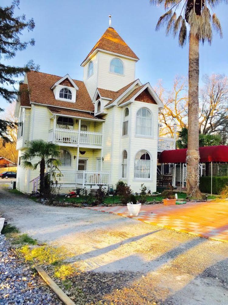 The Palm Hotel Jamestown Exterior photo
